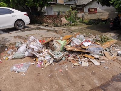 垃圾乱丢 车辆乱停…梅城这个地方谁来管管？