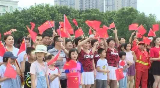 丰顺500多人唱响《我和我的祖国》，献礼新中国成立70周年