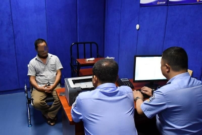 无证驾驶+逆行！他在梅城华南大道撞了人一走了之…