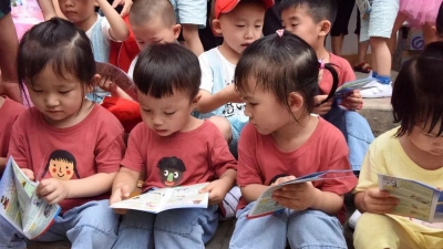 蕉岭百名萌娃进警营，跟民警“蜀黍”来了个亲密互动