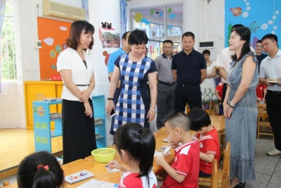 钟秀堂率队调研教育工作：推动教育更加均衡优质发展