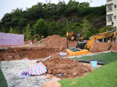 湖南“操场埋尸”案：新晃一中原校长黄炳松被留置