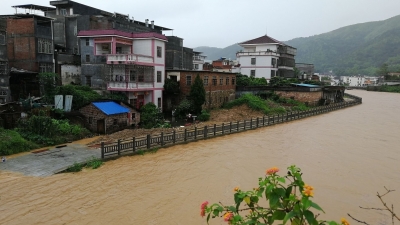 梅县区干群积极应对暴雨灾情 全力抢险救灾