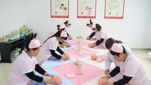 “金牌”月嫂月薪近2万元，你心动了吗？
