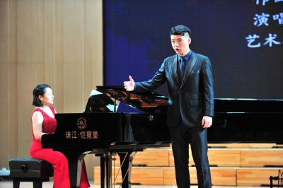   “我爱你，中国！”今夜，他们在梅州唱响爱国心