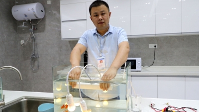 这个牛！插座放在水里也照常工作！五华企业造