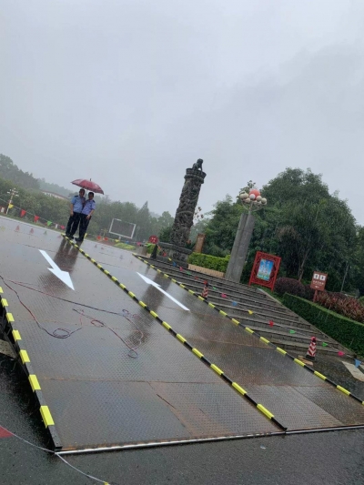 高考来了!蕉岭交警蜀黍联合市民为考生营造安静的考场环境