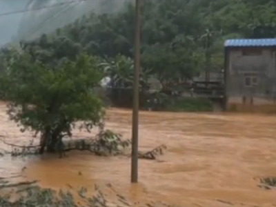 广西百色市凌云县暴雨致10死3伤 搜救仍在进行