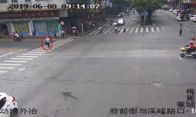 行人闯红灯是小事？蕉岭交警：我们照样曝光！