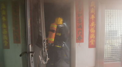 大埔一民居着火还有老人被困！危急时刻还好有他们