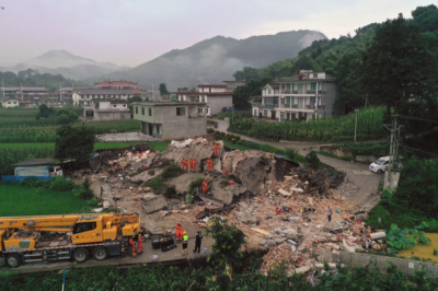 四川长宁地震致当地部分道路受损 部分路段关闭