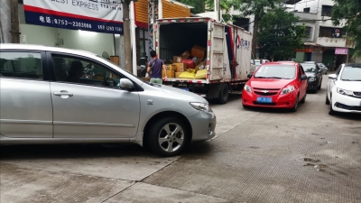 就为这事，梅城这里的住户要在家门口堵十几分钟