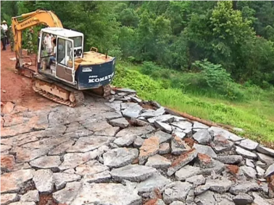 平远大柘依法拆除一处违规占地建坟