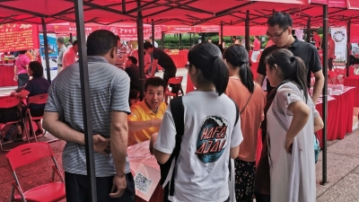 梅州高校招生咨询会首站走进五华，40多所高校为考生“支招”