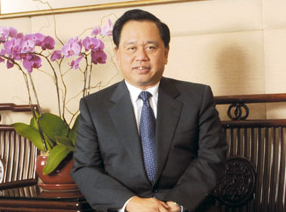 余国春获授香港大紫荆勋章