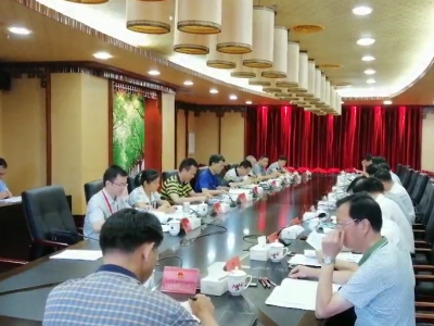 省、市人大代表调研我市民营实体经济发展情况