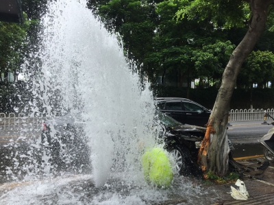 水柱冲天3米高！梅城梅水路突现“喷泉”，原来是...