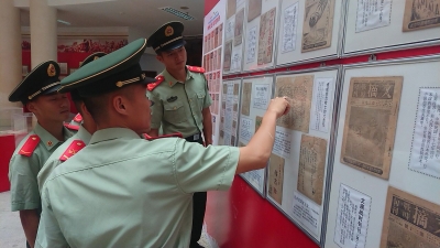 感受红色情怀，追忆革命精神！梅州武警官兵参观红色文献史料展