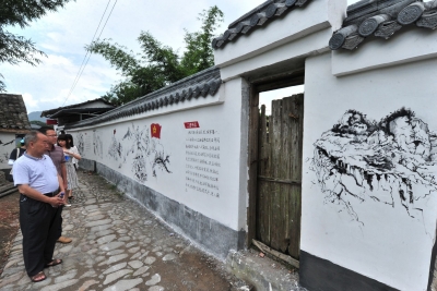 乡村墙面“变形记”：广美师生送美下乡，描绘梅州乡村新画卷