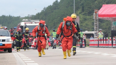 梅大高速杨公岭隧道！危险化学品泄漏！应急处置演练开始…