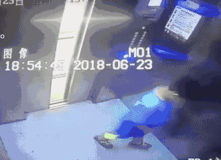 五华一小孩在电梯里做了这件事，没想到会这么可怕…