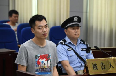 "男子20年后打老师"案宣判 打人男子获刑一年半