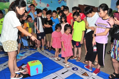 安全知识讲座、“真人版”飞行棋...梅州这场亲子活动，简直不要太赞！
