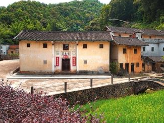 钟光灵调研廖安祥故居：科学修缮保护，打造红色教育基地