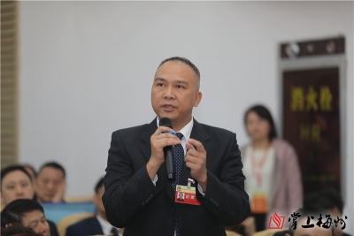 平凡中见执着！梅州这位享誉代表圈的“拼命三郎”不简单
