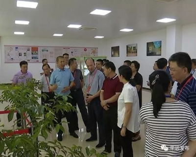 全国及省市人大代表来平远视察中医药产业发展情况