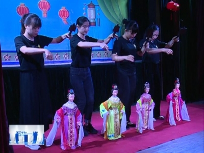 让孩子爱上传统文化，五华萌娃观看精彩提线木偶戏