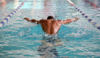 两天两次刷新亚洲纪录！闫子贝斩获世锦赛100米蛙泳季军