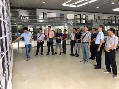 兴宁组织版画艺术家赴深圳市龙华区开展文艺学习考察
