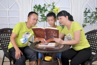 蕉岭县徐雪平家庭：书香溢满家庭  阅读点亮人生