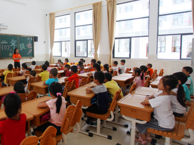 我国力争2020年底全部消除66人以上超大班额！