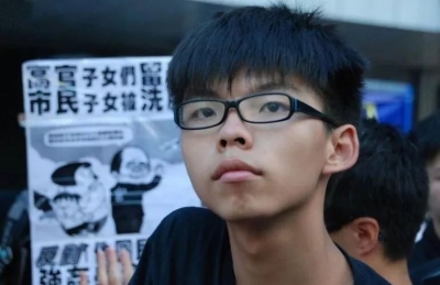 黄之锋的“忙乱”头绪