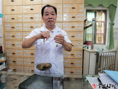 村医林庆保：34年扎根山区，做好村民健康的“守护人”