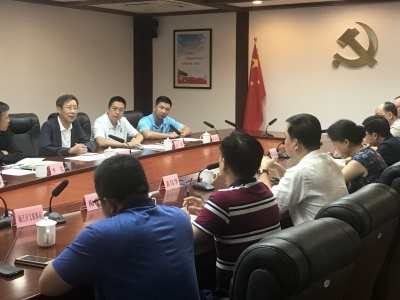 深圳市朝向集团有限公司考察组来梅考察足球特区项目