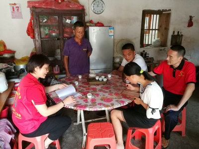 点滴温暖汇成大爱！公益助学，他们一直在路上…