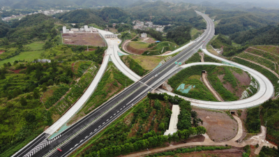 梅平高速预计本月底通车，航拍震撼视频来袭！