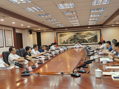 张爱军主持市城乡规划委员会全体会议，审议通过4个规划方案