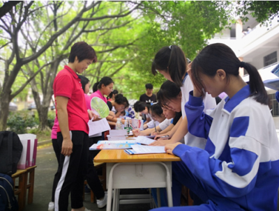广海学子携助学贷款政策走进蕉岭，助寒门学子圆大学梦！