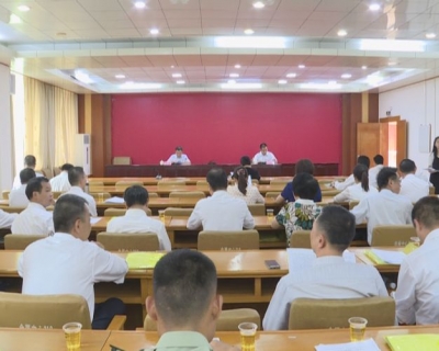 中共丰顺县委十三届八次全会与会人员分组讨论，气氛热烈