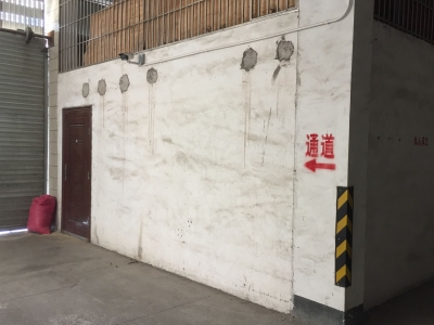 车库内养鸡！这波操作...嘿！你被曝光了