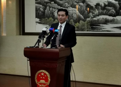 国务院港澳办发言人谴责香港袭警暴徒：开始出现恐怖主义的苗头