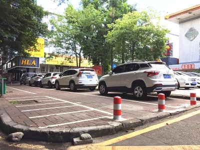 到底能不能停？梅城这段路的设计让老司机犯难