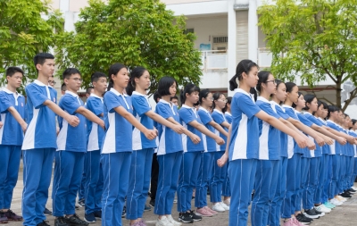 挥洒汗水扬帆起航！瞧瞧梅州这群新生的飒爽“军姿”