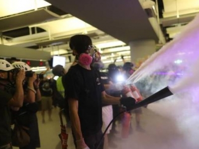 香港暴徒又闹事！西铁元朗站惨遭毁坏