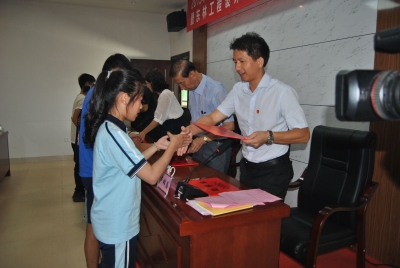 助165名贫困学子圆大学梦，平远开展2019年扶贫助学行动