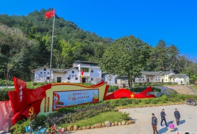 聚焦全会丨推动党的各项建设向纵深发展，充分激发奋斗热情